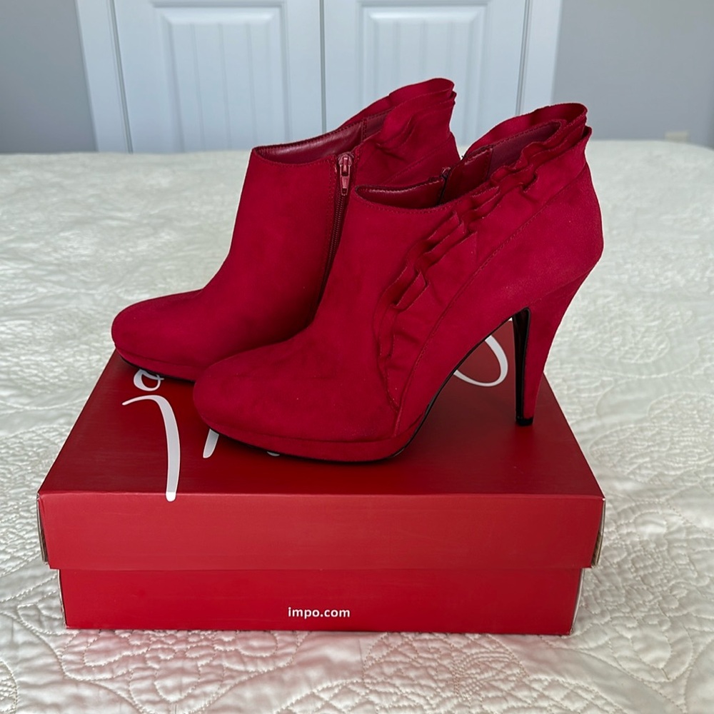 Women's Impo platform ankle bootie with ruffles